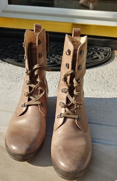 bogs lace up boots